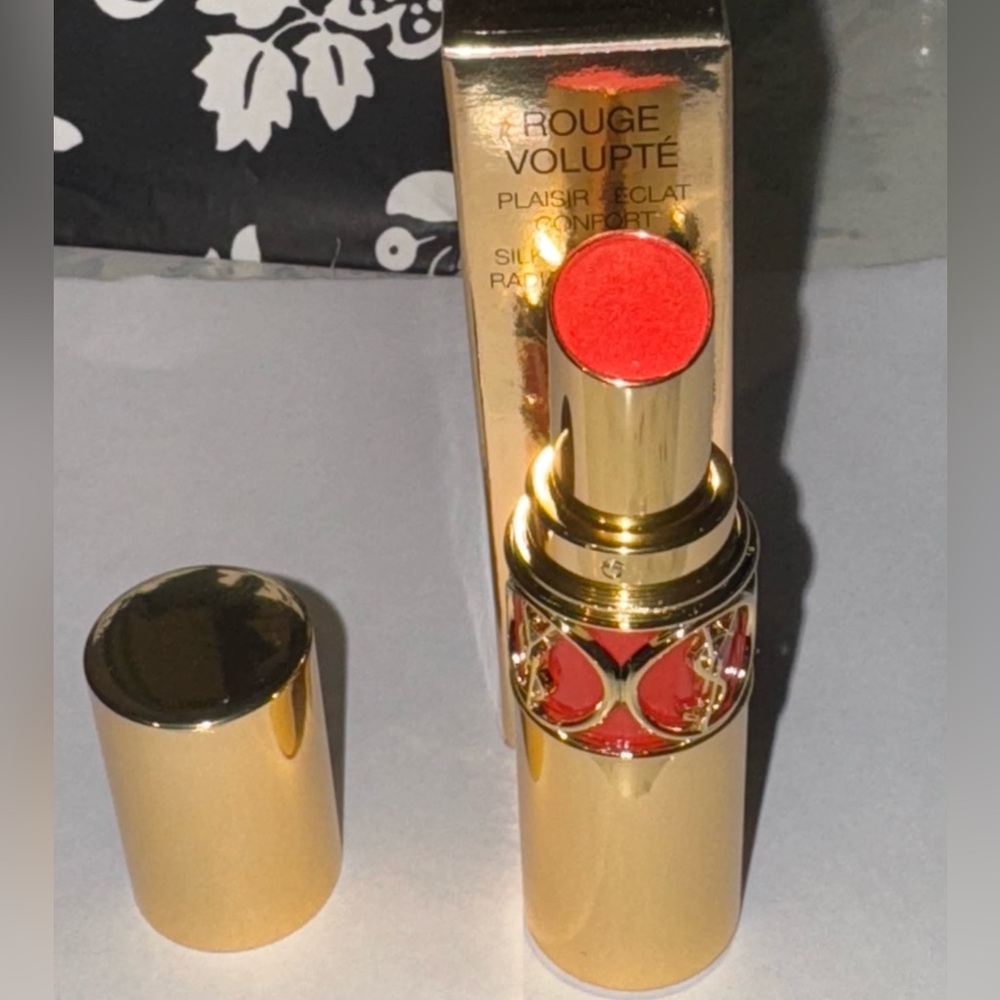 Yves Saint Laurent Rouge Volupté Shine Lipstick - 15-Corail Extreme